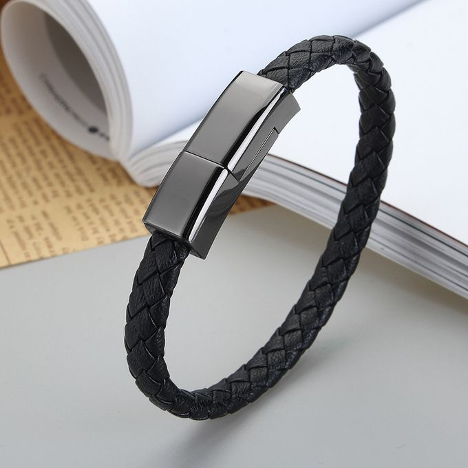 "احصل على سوار USB الفريد والعملي - ارتديه كسوار أنيق، استخدمه كمفتاح أو حتى ككابل شحن بديل. جلد طبيعي مضفر يمنحك المتانة. اكتشف التفاصيل والفوائد!" - novoloo